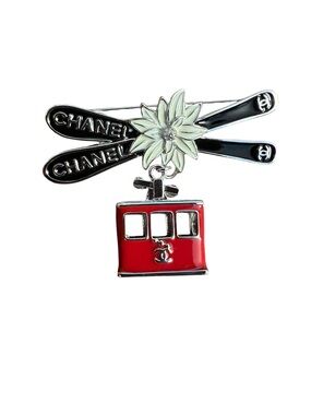 ⭐️Authentic Chanel ⭐️”Cable Car “Brooch 2015 Paris Metiers D’Art Collection ⭐️